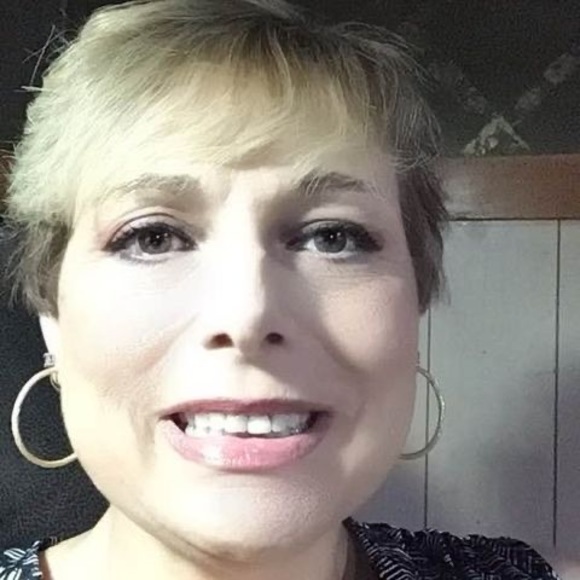 Meet your Posher, Pam - Picture 1 of 1